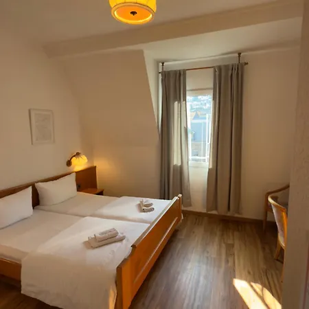 Zur Schönen Aussicht 3*